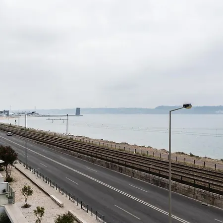 Feels Like Oeiras Sea View Апартаменты *